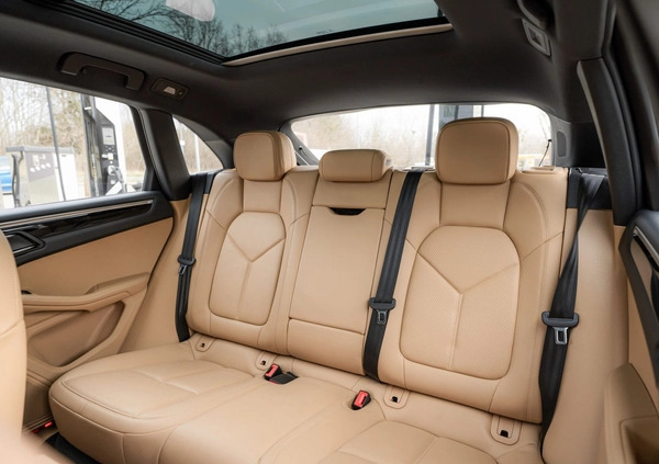 Porsche Macan cena 209000 przebieg: 73000, rok produkcji 2017 z Suwałki małe 704